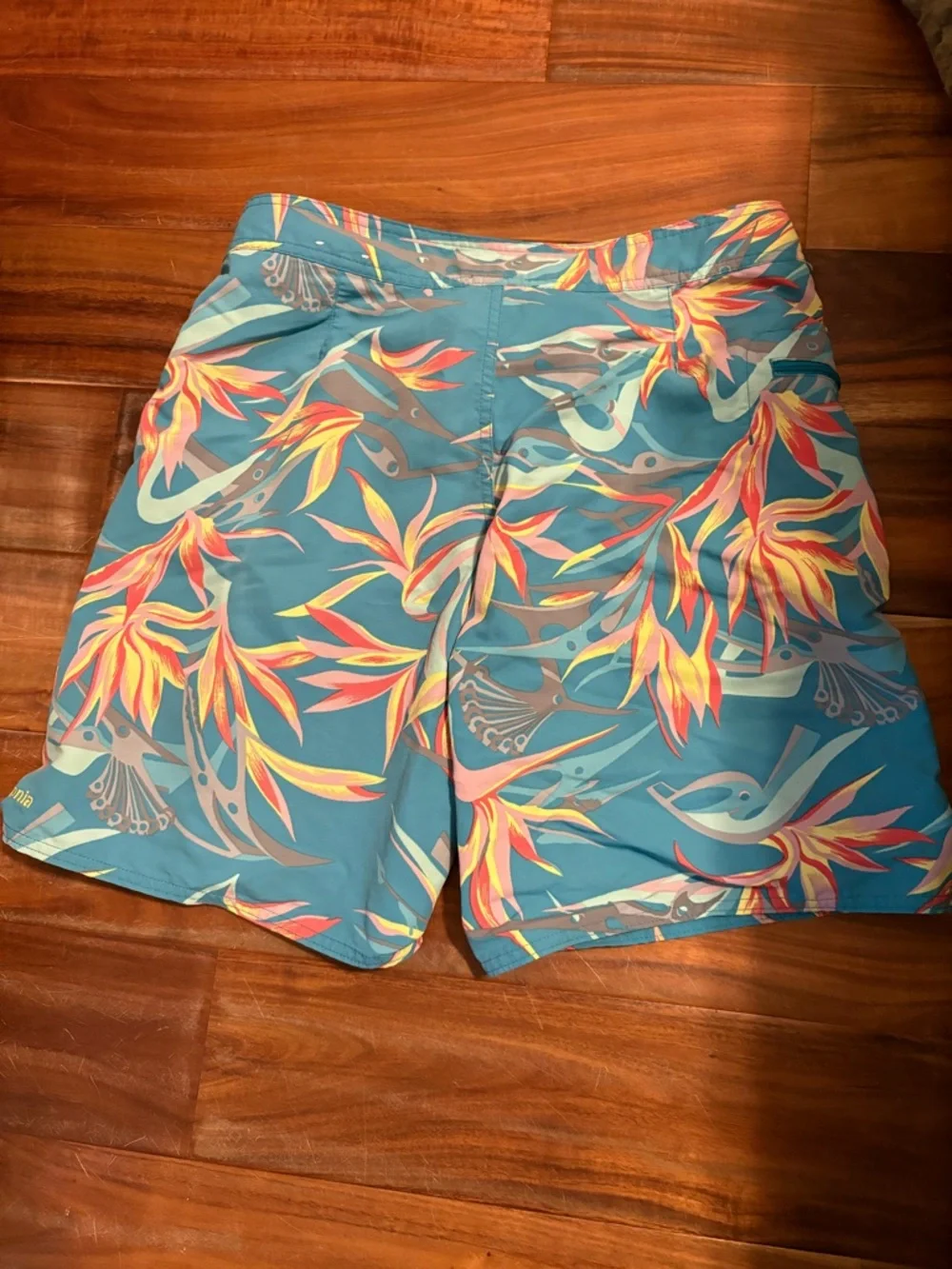 Patagonia Wavefarer Board Shorts Tropical Print Size 30 Mens Swim trunks (1227)‎